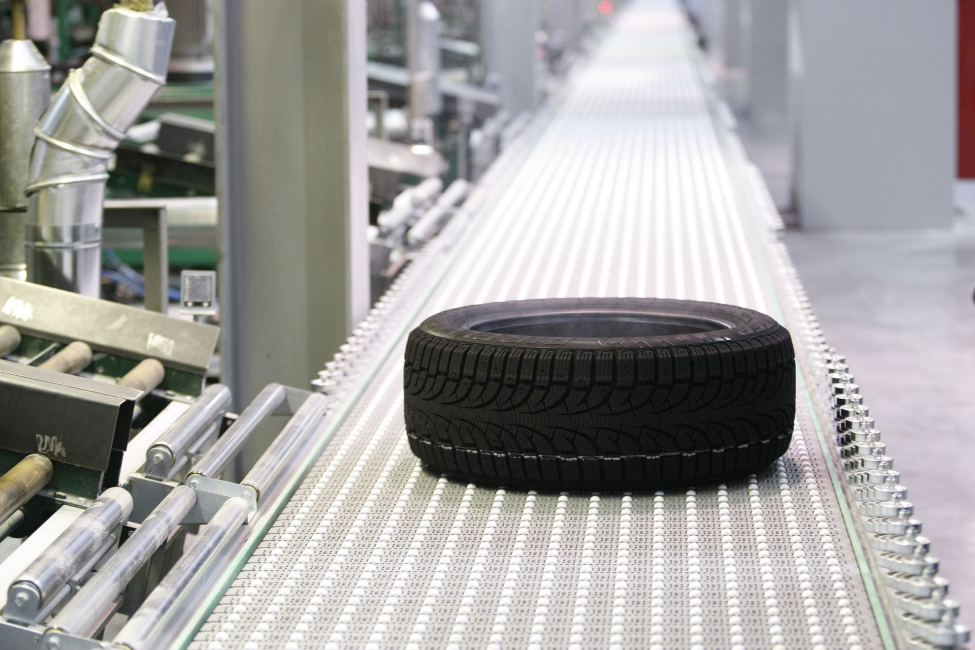 На Воронежском шинном заводе с конвейера сошла миллионная шина Pirelli