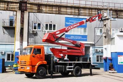 Завод «Чайка-Сервис» выпустил новый комбинированный автогидроподъёмник на шасси КамАЗ