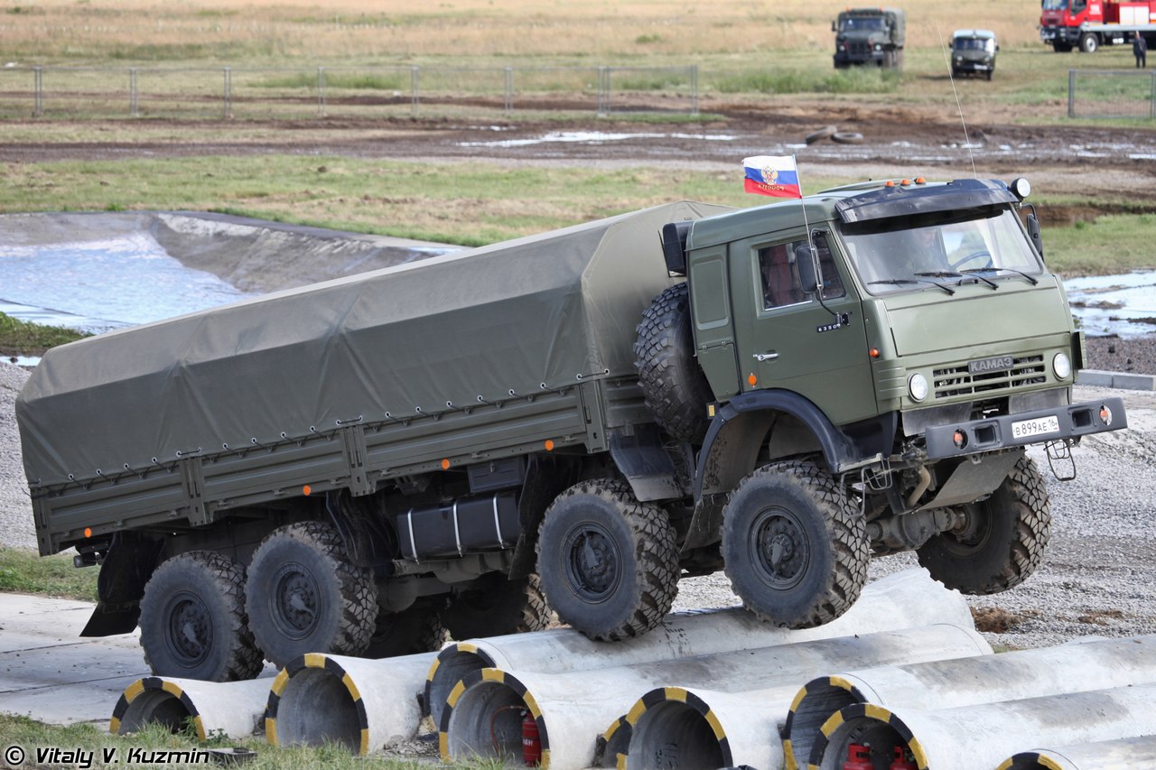 Автомобильный парк российской военной базы в Армении пополнился "Мустангами"