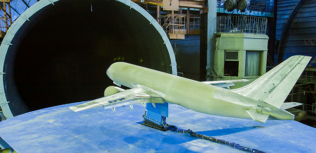 В Центральном аэрогидродинамическом институте им. профессора Н.Е. Жуковского завершился первый этап испытаний крупномасштабной модели самолета МС-21.