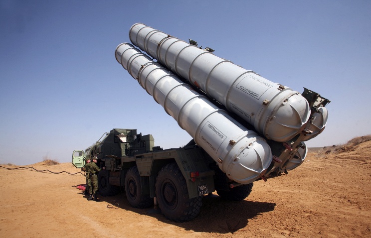 Российская армия приняла на вооружение дальнюю ракету для системы ПВО С-300В4