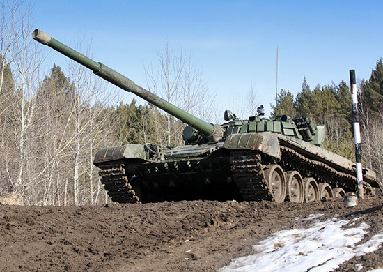 В войска Западного военного округа поступают глубоко модернизированные танки Т-72Б3