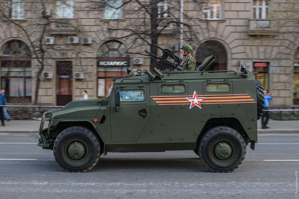 Автомобиль ГАЗ-2330 «Тигр» в профиль