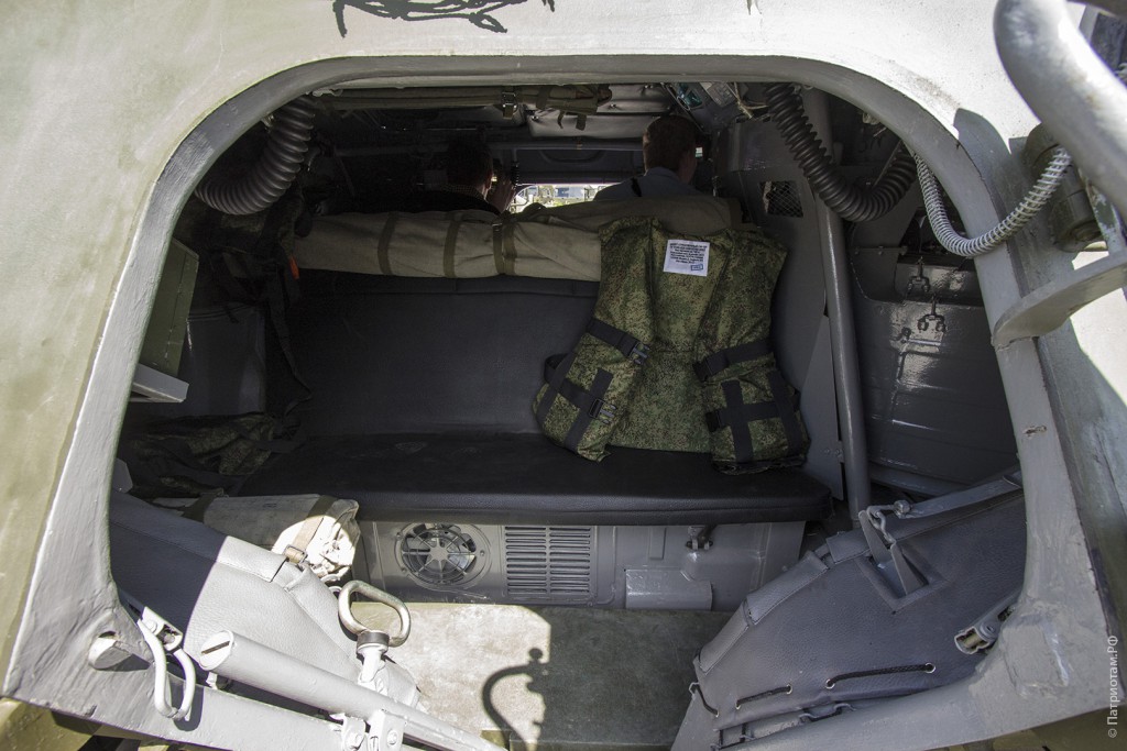 Вход в бронетранспортер "БТР-82А".