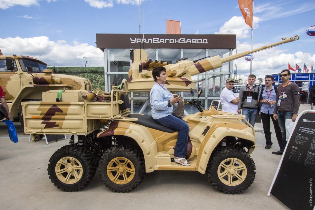 82 мм миномет на мотовездеходе РМ 500 6x4.