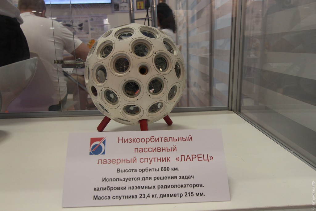 Низкоорбитальный пассивный лазерный спутник "Ларец".