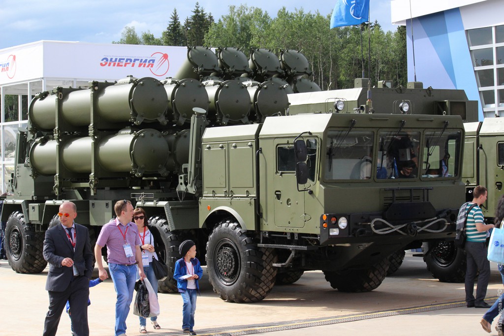 Береговой ракетный комплекс "БАЛ-Э". Оснащен противокорабельными крылатыми ракетами типа Х-35Э.