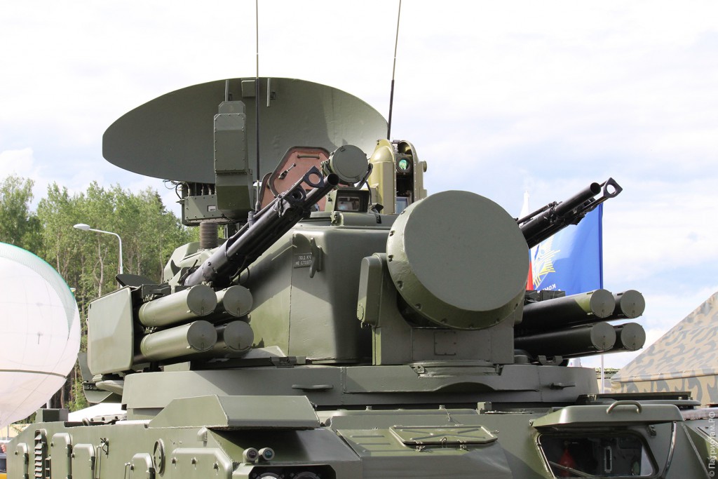Зенитная самоходная установка 2С6М1 "Тунгуска-М1".