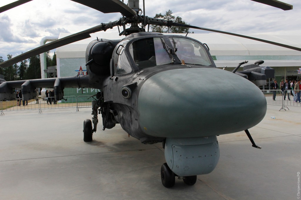Длина вертолета "Ка-52" - 13,5 м, максимальная скорость - 300 км/ч.