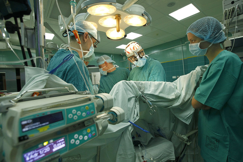 В России впервые провели операцию по пересадке почки с помощью робота