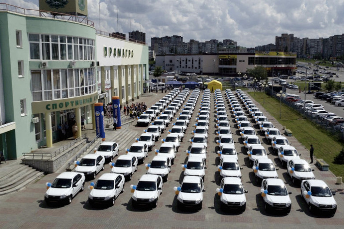 Ключи от новых машин «Лада Гранта» получили 120 многодетных семей Белгородской области