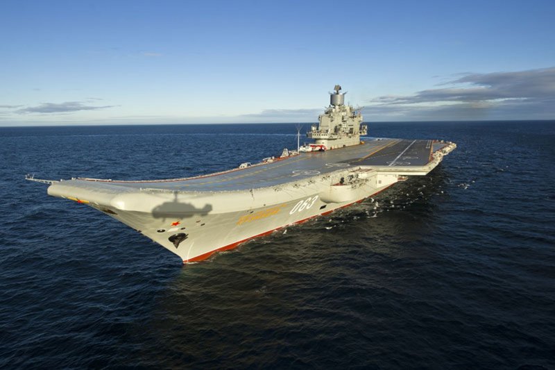 В Баренцевом море начались испытания обновленной авиационной группы флагмана ВМФ РФ "Адмирала Кузнецова"
