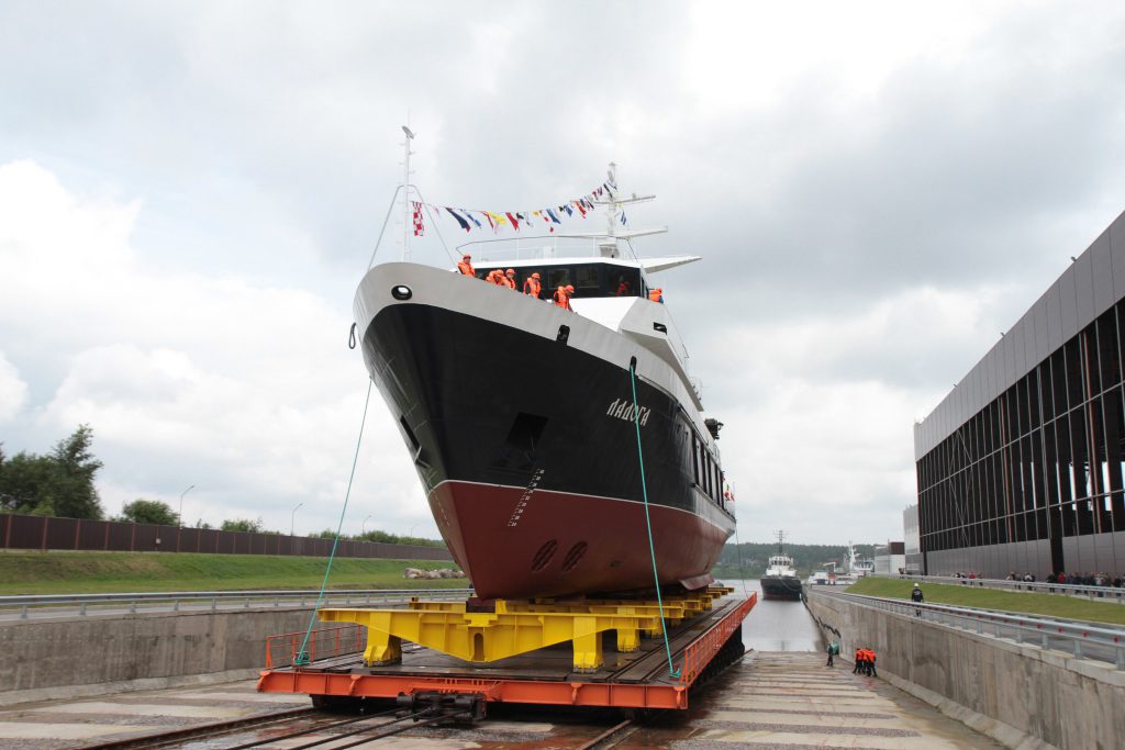 В Ленинградской области спустили на воду опытое исследовательское судно Ладога