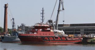 В Астрахани спустили на воду спасательное буксирное судно СБ-739