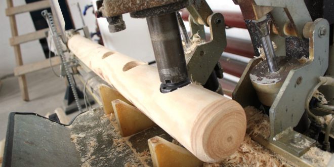 Производство оцилиндрованных изделий из тонкомерной древесины запустили в Алтайском крае