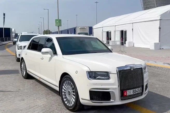 Визит российской делегации в ОАЭ: Aurus и автомобили на встрече Визит российской делегации в ОАЭ: Aurus и автомобили на встрече