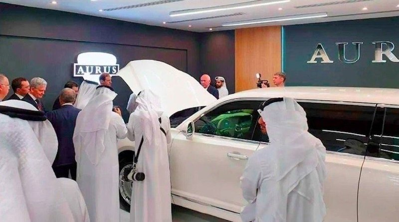 Визит российской делегации в ОАЭ: Aurus и автомобили на встрече Визит российской делегации в ОАЭ: Aurus и автомобили на встрече