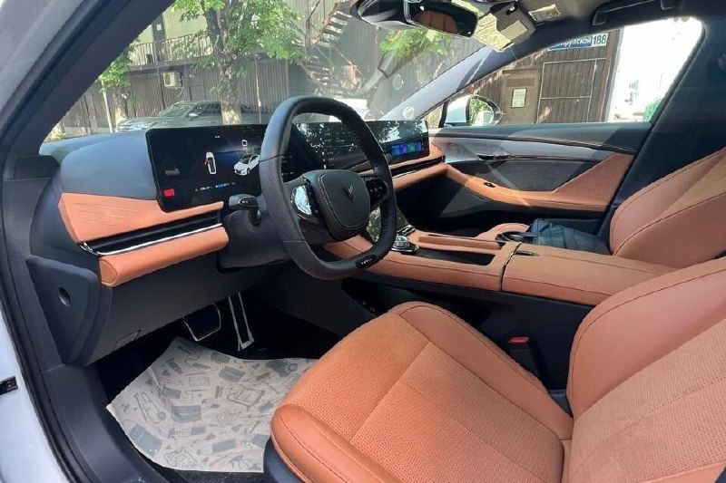 Запуск нового седана Voyah Passion от Motorinvest Запуск нового седана Voyah Passion от Motorinvest