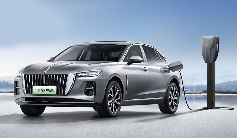 Новая версия Hongqi H5: Black Edition в России и гибрид в Китае Новая версия Hongqi H5: Black Edition в России и гибрид в Китае