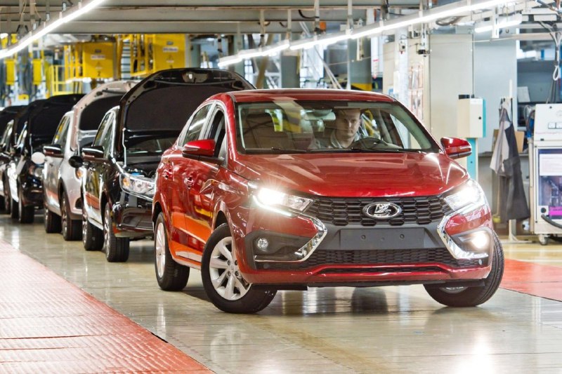 АвтоВАЗ начал серийное производство новой модели LADA Iskra к юбилею компании