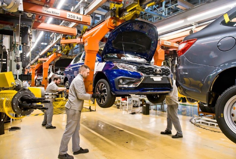 АвтоВАЗ начал серийное производство новой модели LADA Iskra к юбилею компании