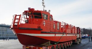 На Костромском судомеханическом заводе спущен на воду пожарно-спасательный катер нового проекта