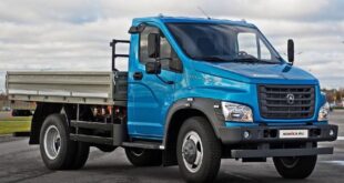 Снижение продаж среднетоннажных грузовых автомобилей в России в апреле 2025 года