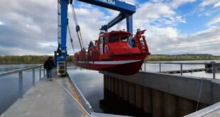 На Костромском судомеханическом заводе спустили на воду новый пожарно-спасательный катер для Нижегородской области