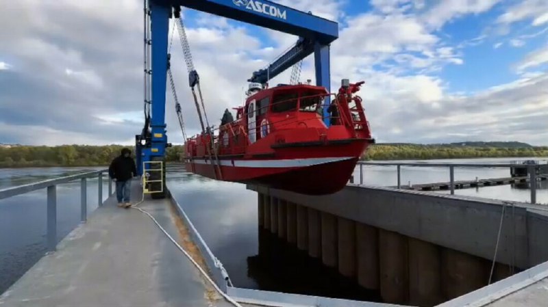 На Костромском судомеханическом заводе спустили на воду новый пожарно-спасательный катер для Нижегородской области