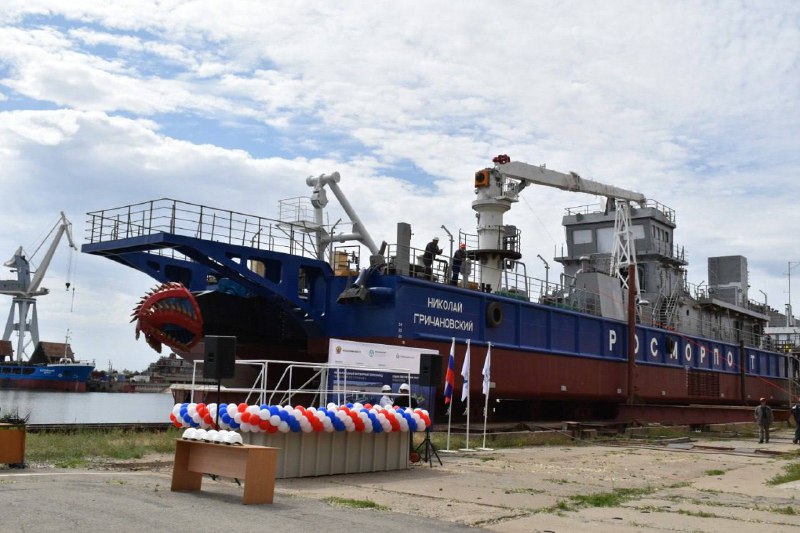 Спуск на воду нового земснаряда для поддержки судоходных каналов Спуск на воду нового земснаряда для поддержки судоходных каналов
