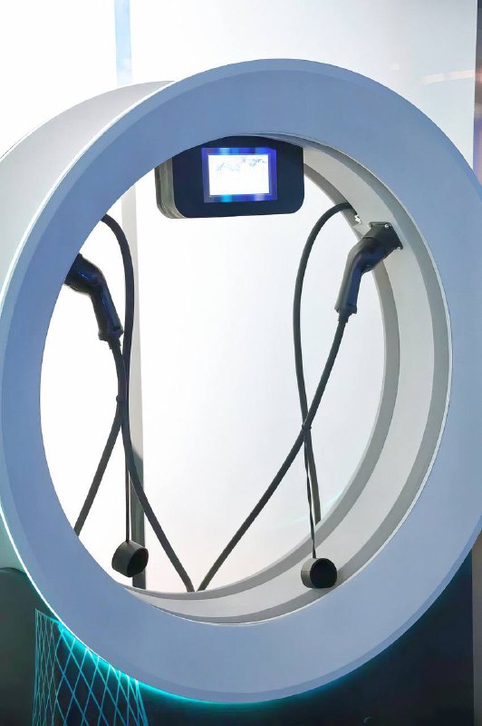 Концептуальная зарядная станция Hyper представлена на выставке «Россия»