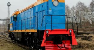 На предприятии «КИНЕФ» появился первый тепловоз ТЭМ9 для промышленных нужд
