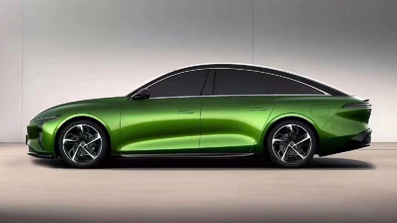 В России скоро появится электромобиль Forthing S7 с современным дизайном и дальностью до 550 км