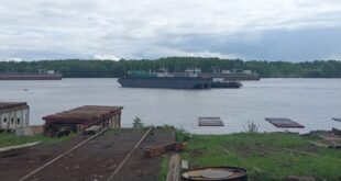 На воде спущена на воду новая партия барж проекта RBD4608 для российского гражданского флота
