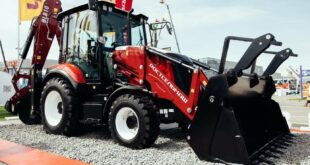 «Ростсельмаш» представил новый экскаватор-погрузчик BL 810