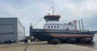 На Череповецком судостроительном заводе спущен на воду новый буксир проекта ТСК-395М