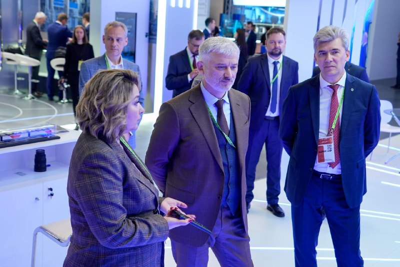 Генеральный директор ГТЛК посетил стенд ТМХ на «ЦИПР-2025» и заинтересовался инновационными проектами холдинга
