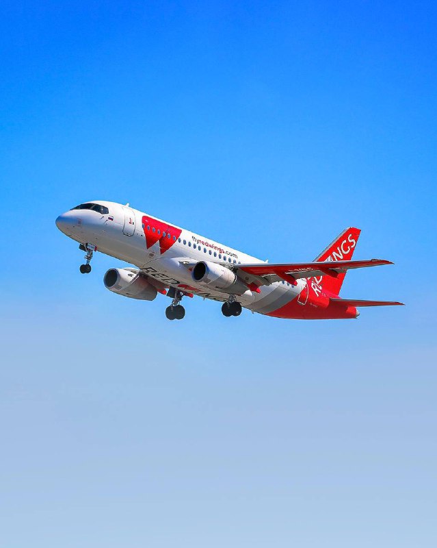 Первый полет российского регионального самолета SSJ-100 в лето 2025 года Первый полет российского регионального самолета SSJ-100 в лето 2025 года
