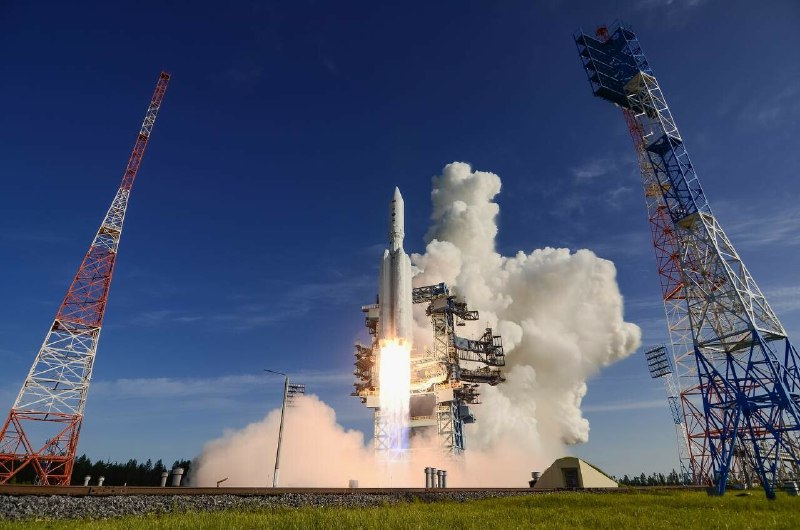 Успешный запуск ракеты-носителя "Ангара-А5" с космическими аппаратами