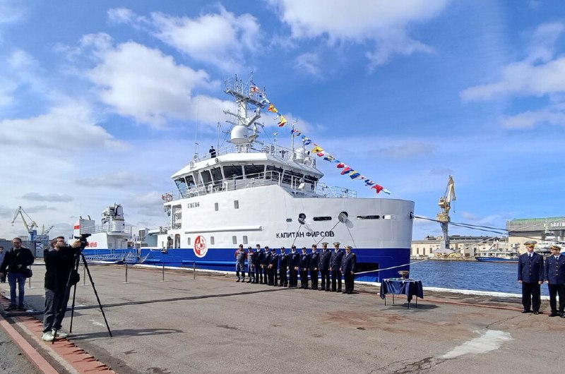 На краболовах подняты флаги России На краболовах подняты флаги России