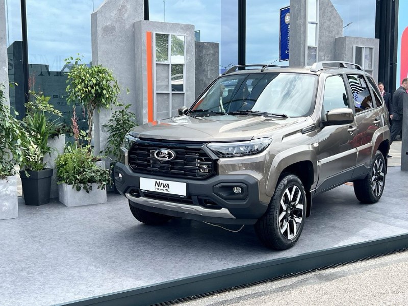 Модернизированный внедорожник Lada Niva Travel на ПМЭФ 2023