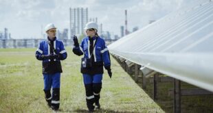 Газпром нефть запустила солнечную электростанцию на Омском НПЗ