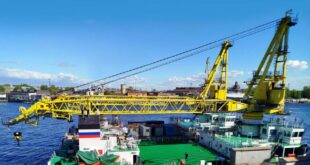 Передача второго судового крана «С 4000» от предприятия «СММ»