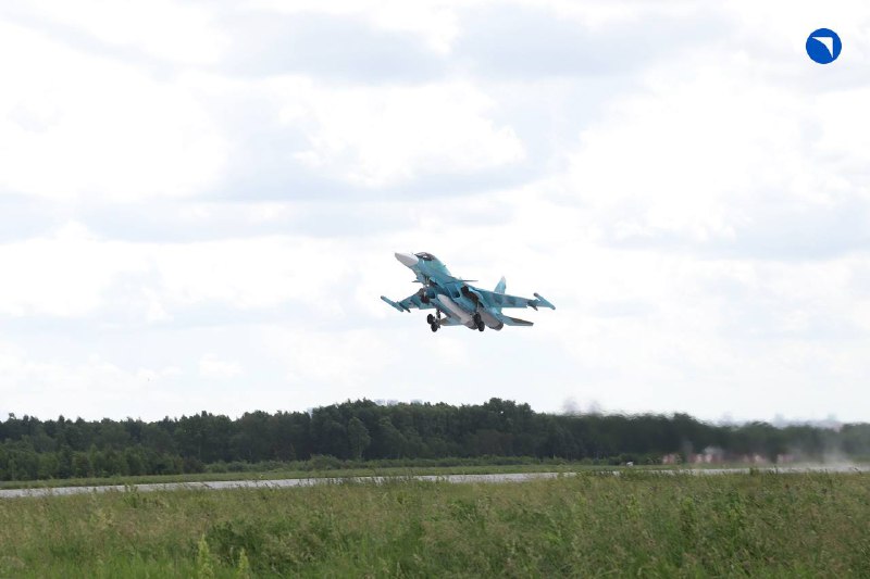 ОАК передала Минобороны России новые истребители-бомбардировщики Су-34
