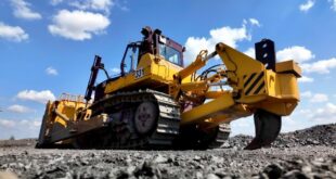 На Лебединском ГОКе запустили мощный бульдозер Четра Т-40
