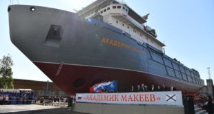 Вывод морского транспорта вооружения "Академик Макеев" из эллинга