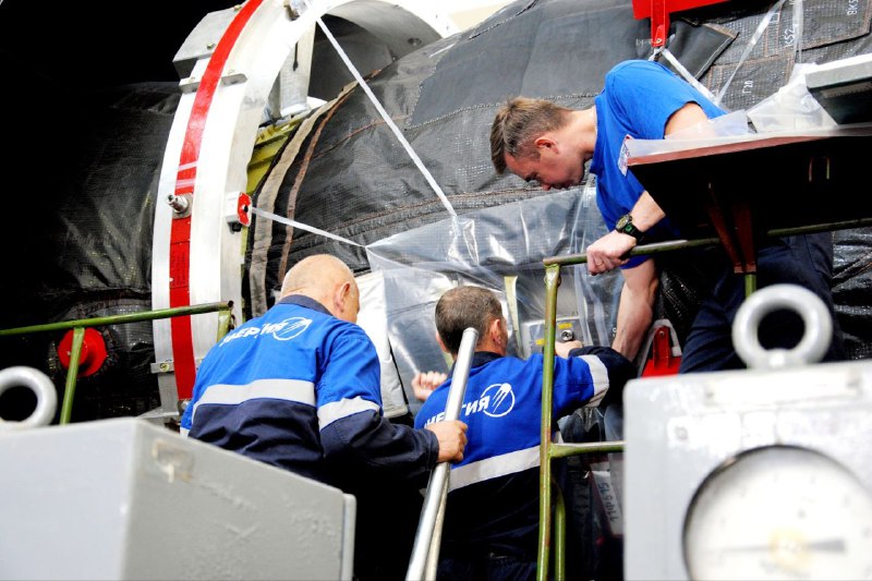Подготовка космического грузовика «Прогресс МС-32» к полету