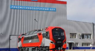 Новый электровоз ЭП2К для пассажирского поезда