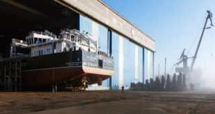 Спуск на воду сухогруза проекта RSD59 на заводе 'Красное Сормово'