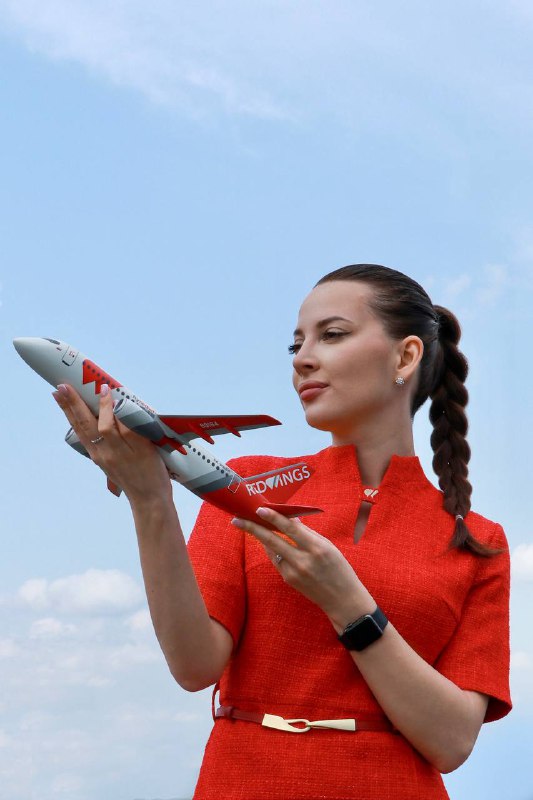 Новая униформа бортпроводников авиакомпании Red Wings